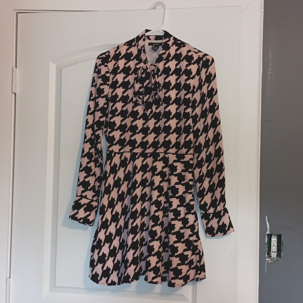 Women's Forever 21 Long Sleeve Houndstooth Pink & Black Dress, Size Small